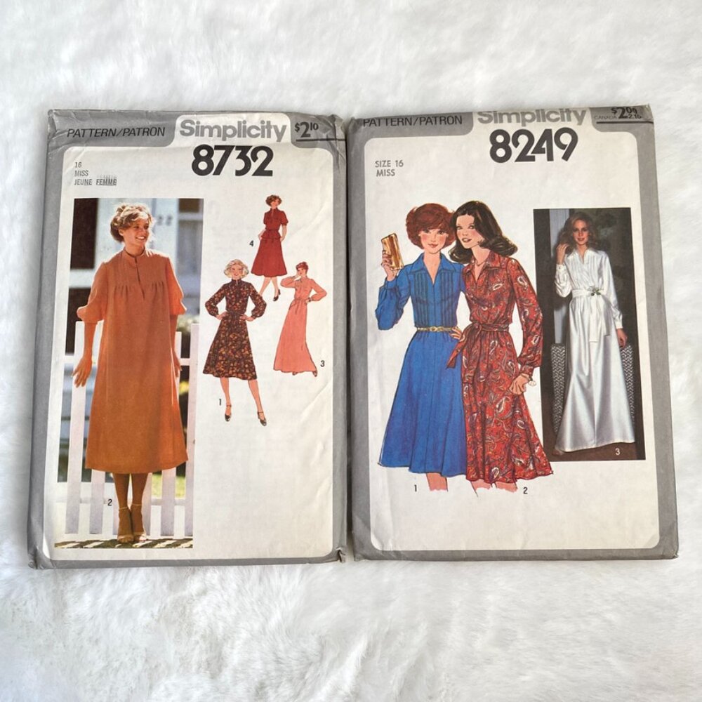 2 Simplicity Sewing Patterns - Picture 1 of 5